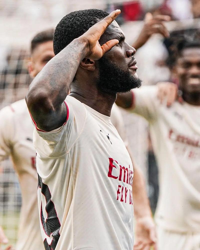 官方：库拉索归化23岁荷兰前锋汉森，他曾夺得世少赛金靴奖