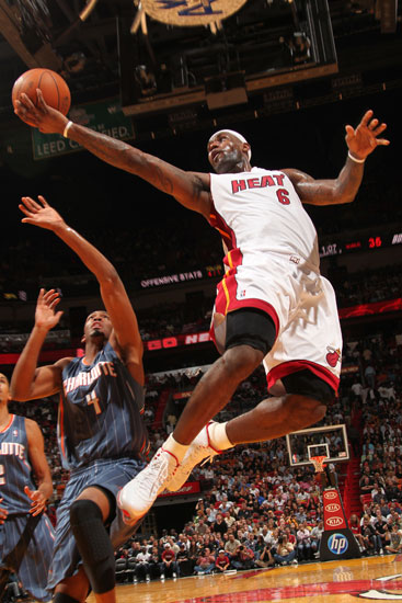 得罪谁也不能得罪NBA的裁判，拉梅洛鲍尔就是很好的例子，他太