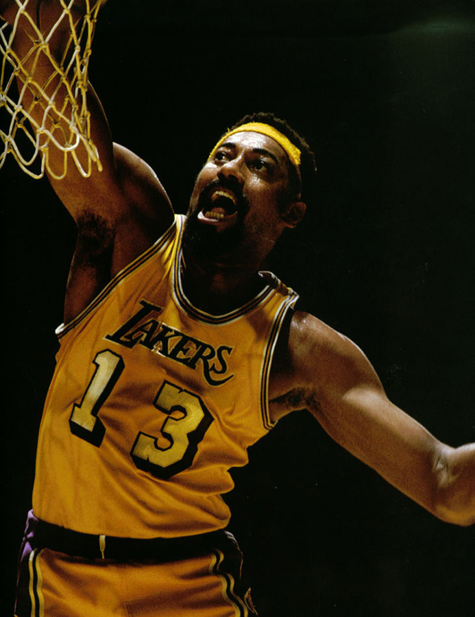 美媒调侃发问，库里为什么会那样落地？ 😭