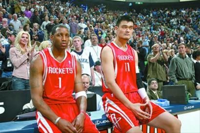 篮球比赛不好看，但有这拉拉队也值回票钱了