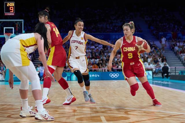 虽然库里超越雷阿伦成历史第一射手，但雷阿伦的投篮姿势更为标准