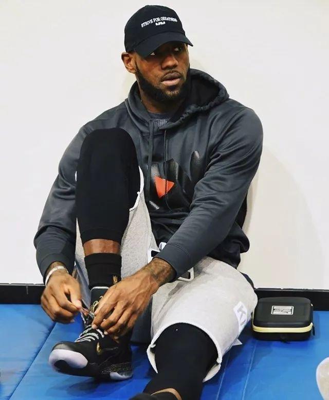 卡尔vs弗赖堡数据：传射建功，完成4次过人+3次抢断